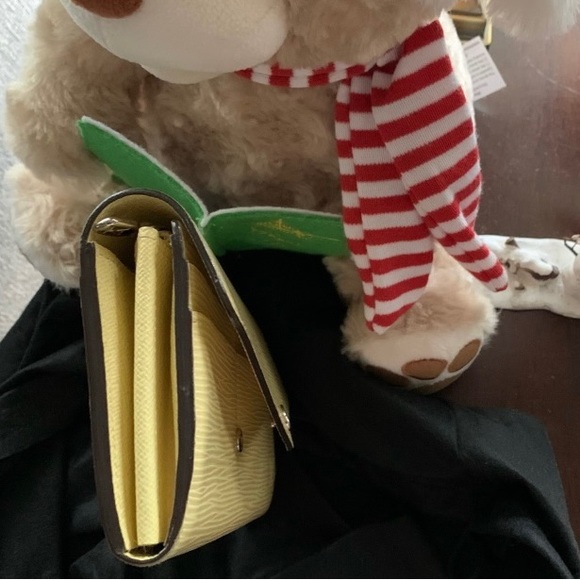 Louis Vuitton Yellow Epi Leather Sarah Wallet - Picture 5 of 10